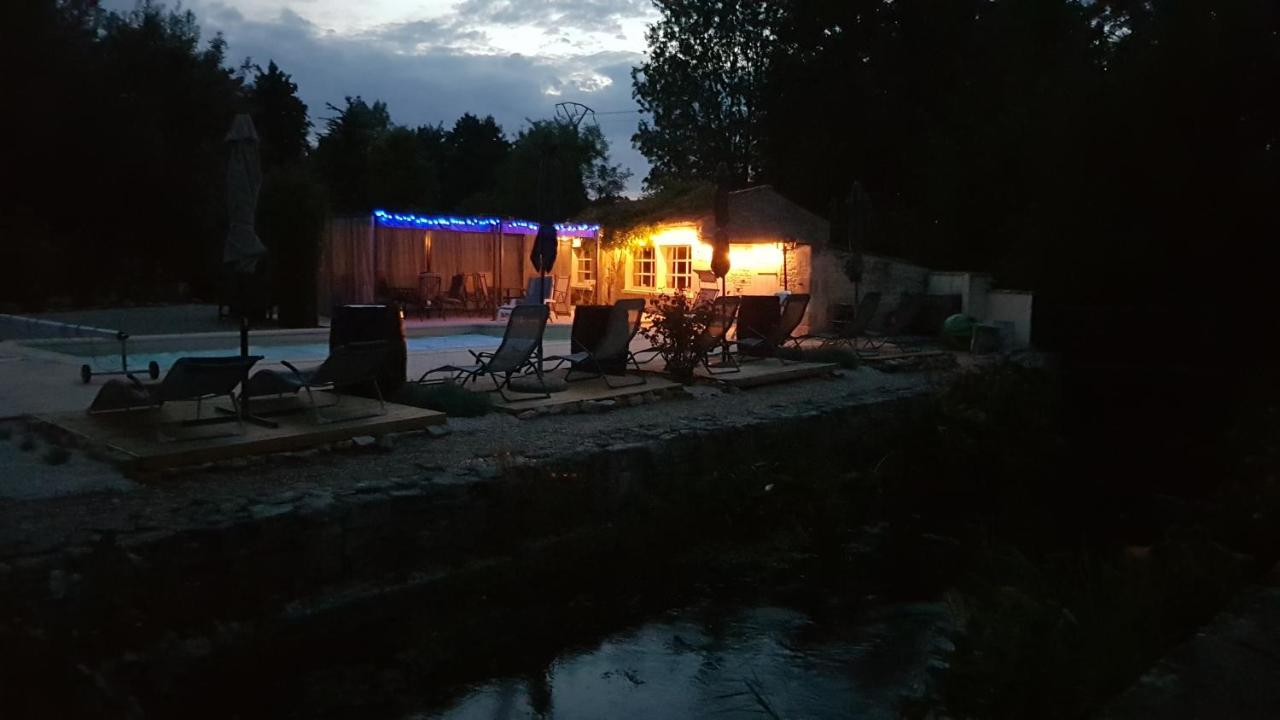 黑天鹅住宿加早餐旅馆 Aujac  外观 照片